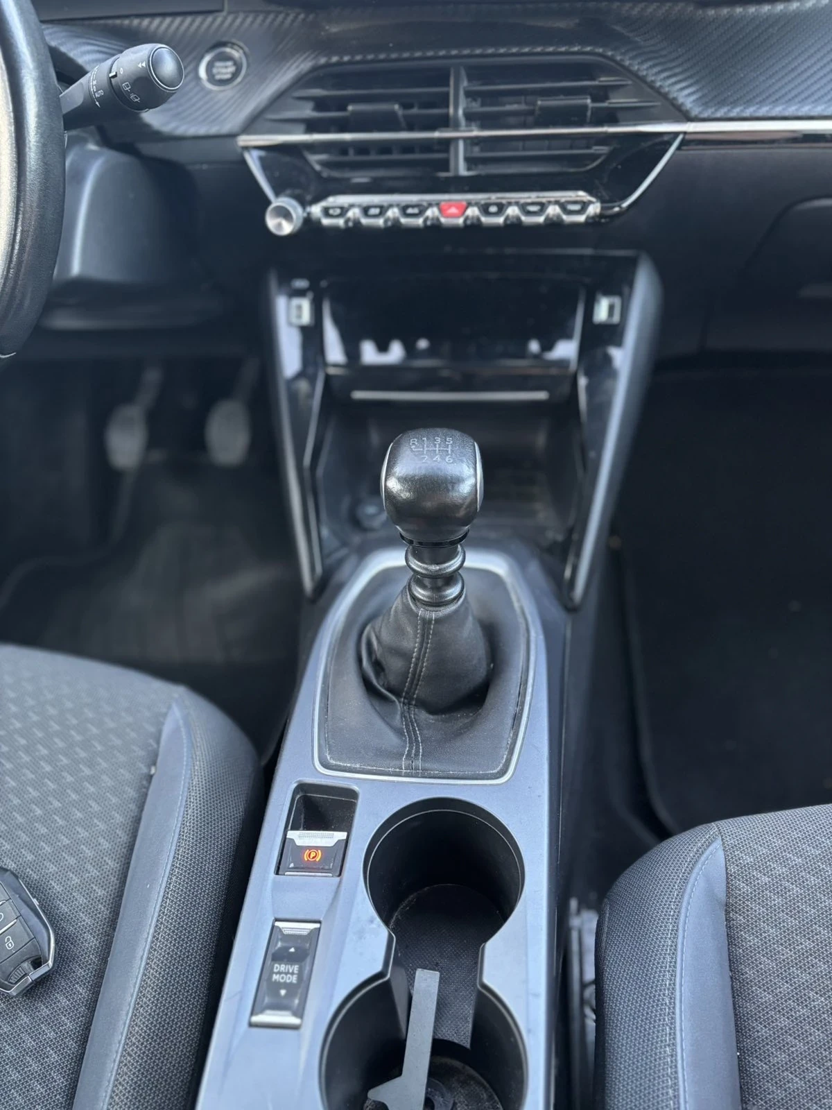 Peugeot 2008, снимка 13 - Автомобили и джипове - 54910928