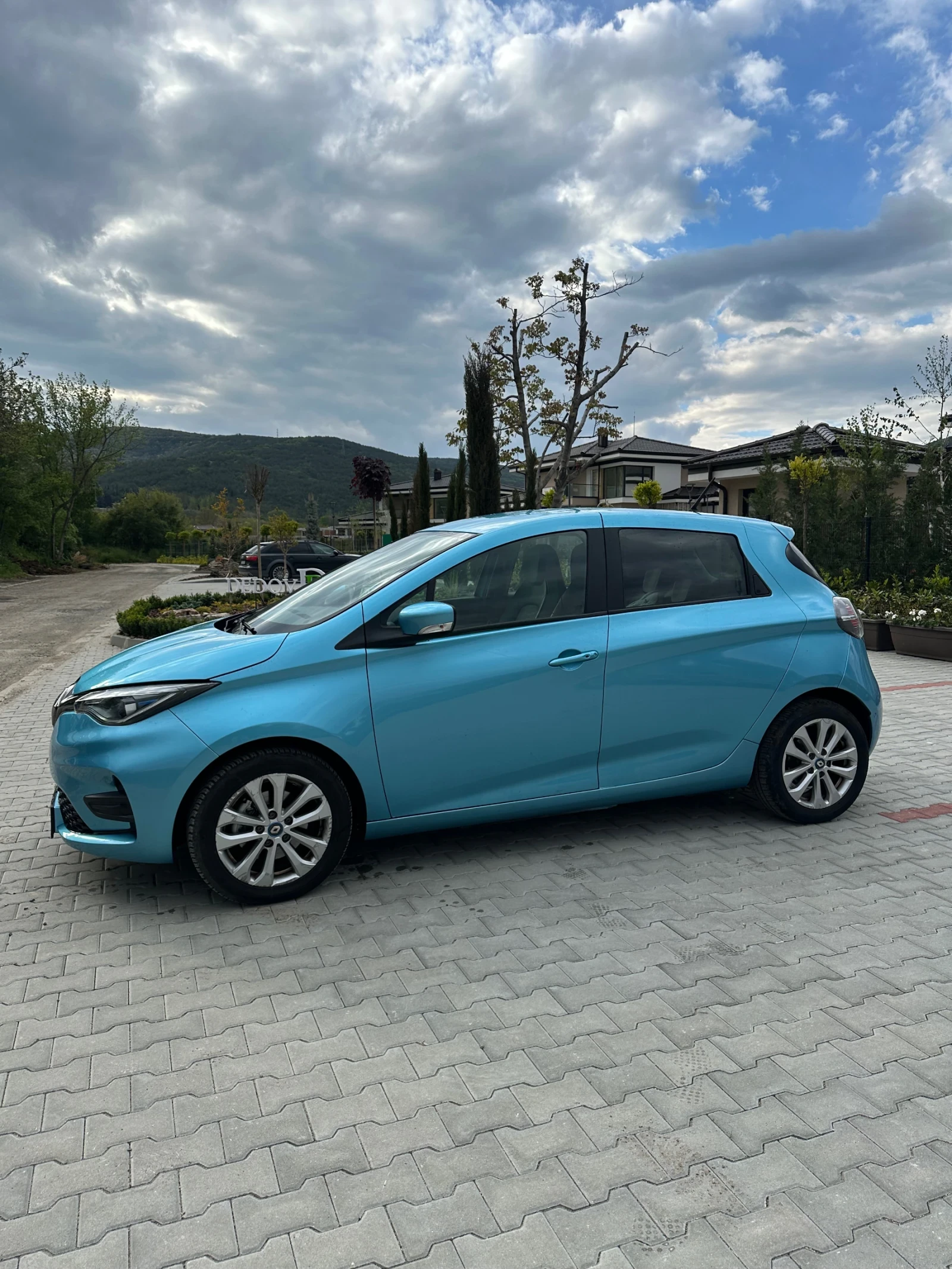 Renault Zoe, снимка 3 - Автомобили и джипове - 50700349