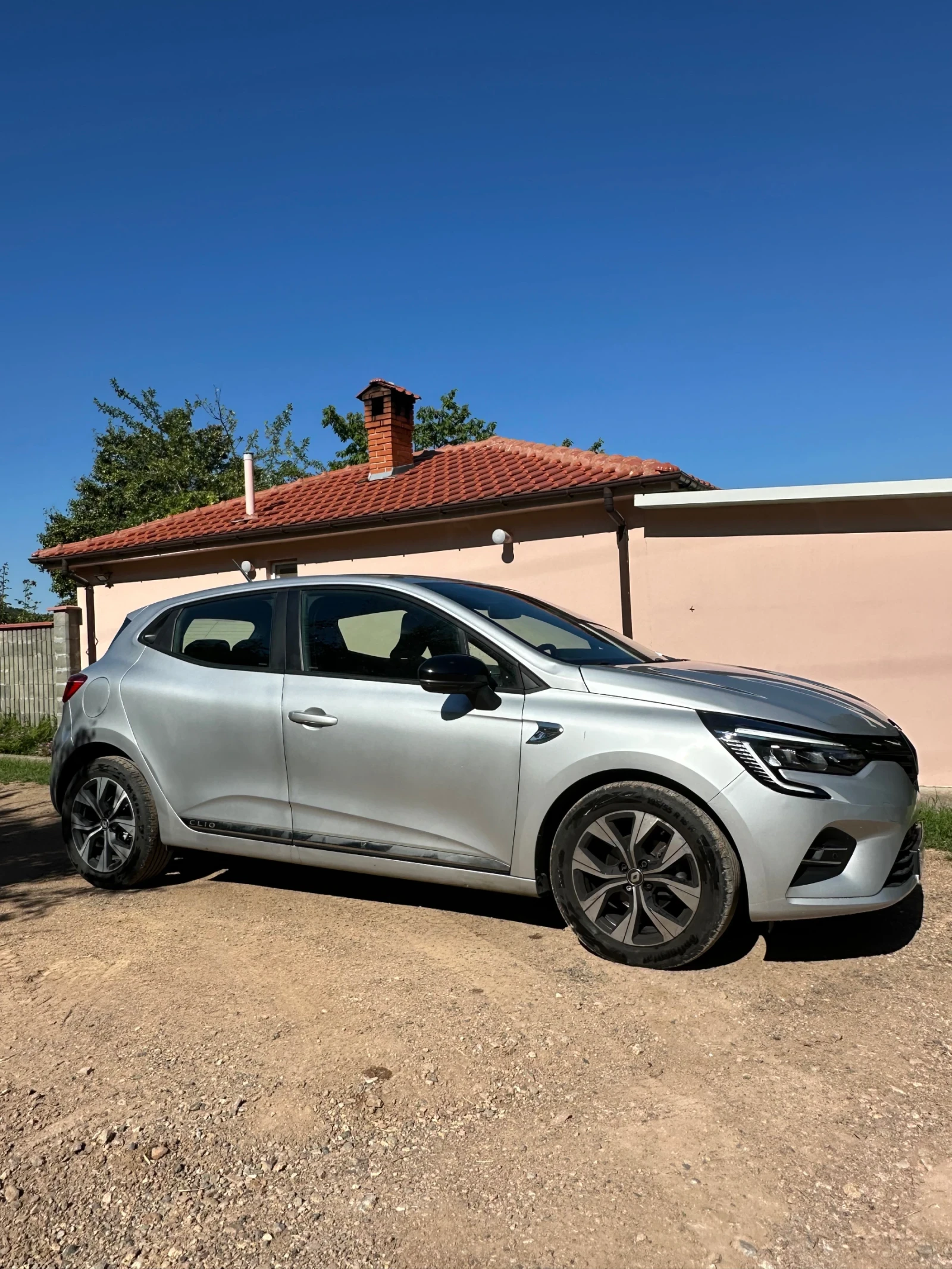 Renault Clio, снимка 2 - Автомобили и джипове - 54910928