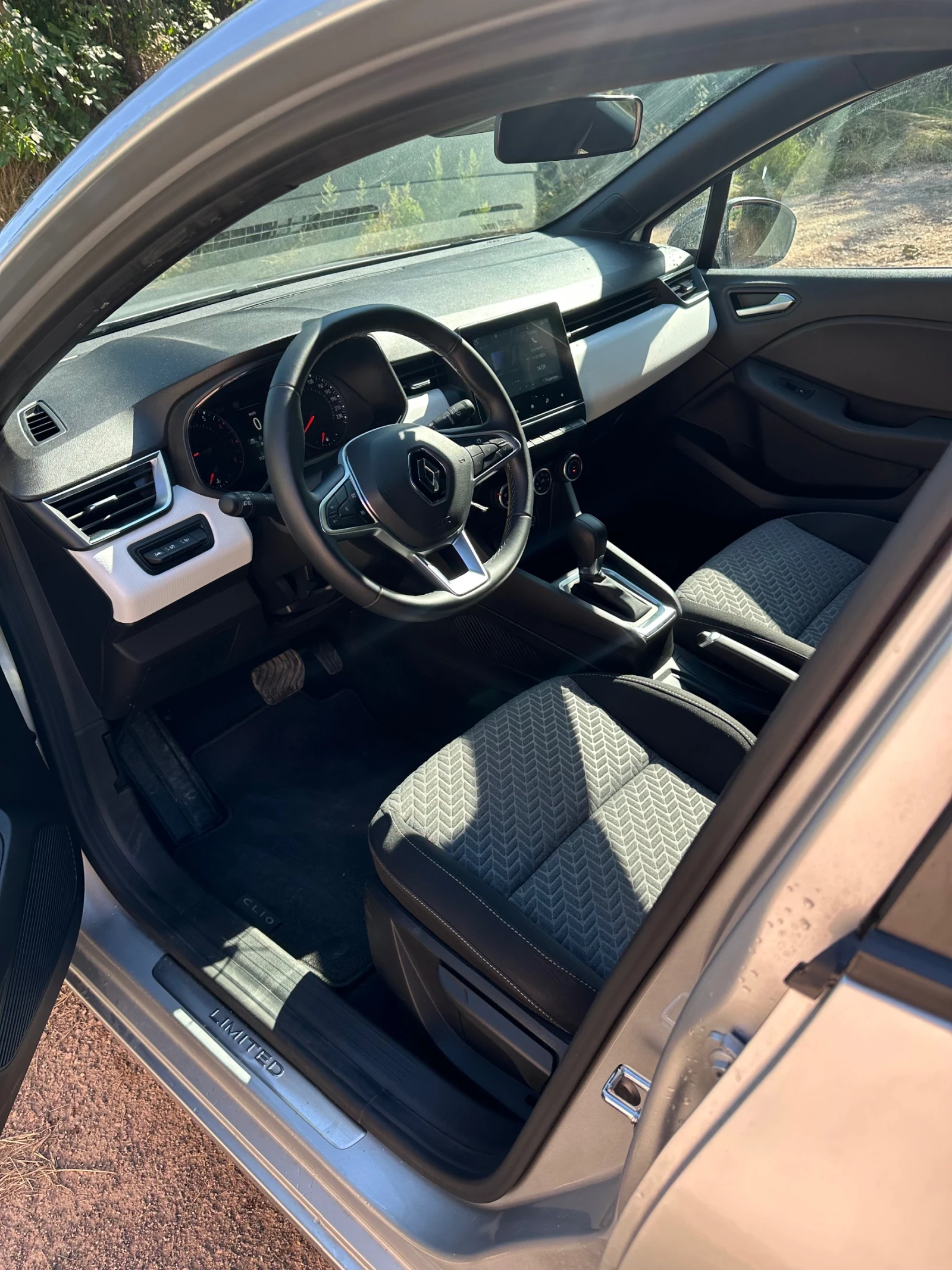 Renault Clio, снимка 16 - Автомобили и джипове - 54910928