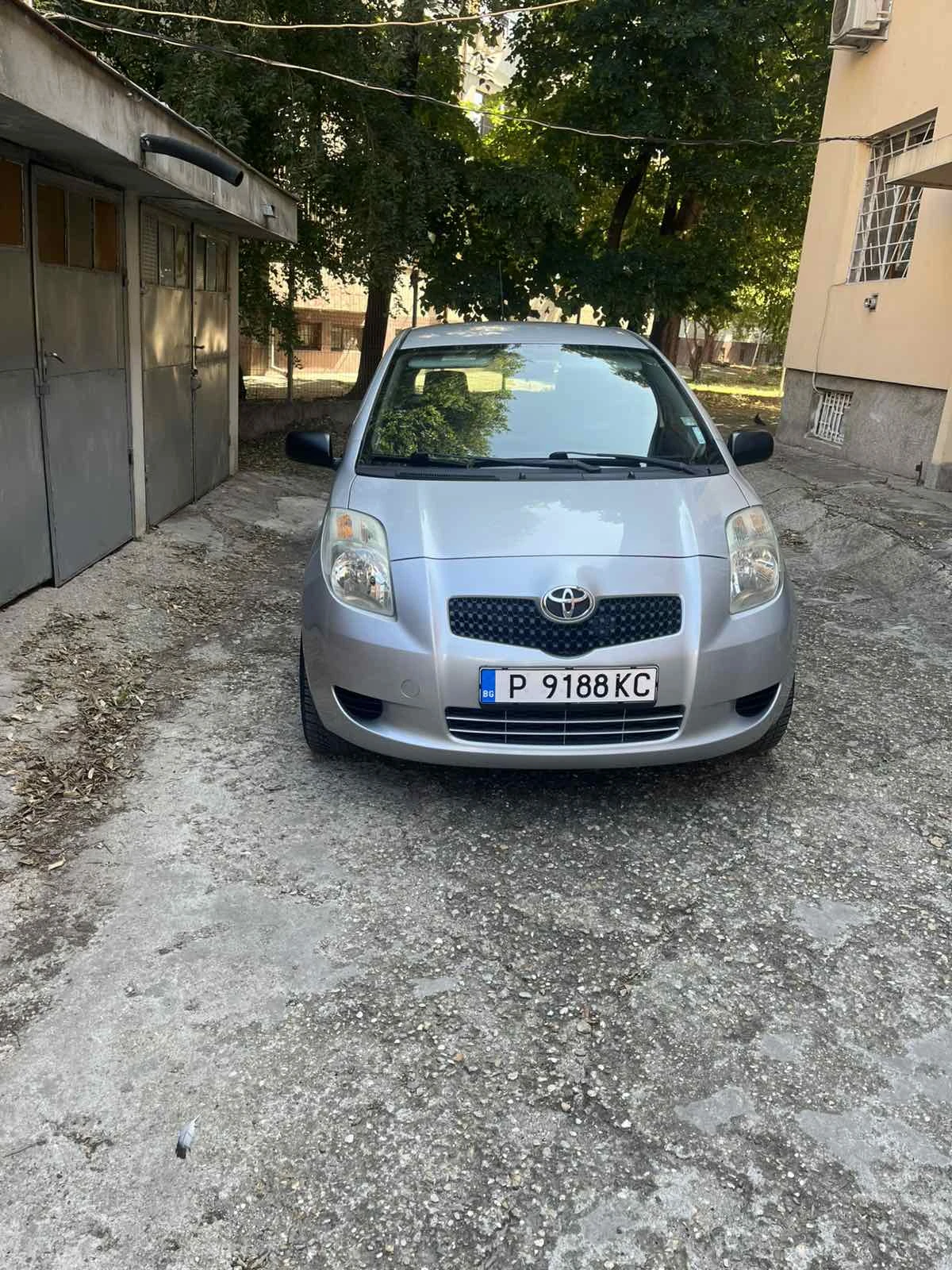 Toyota Yaris 1.0VVT - изображение 2