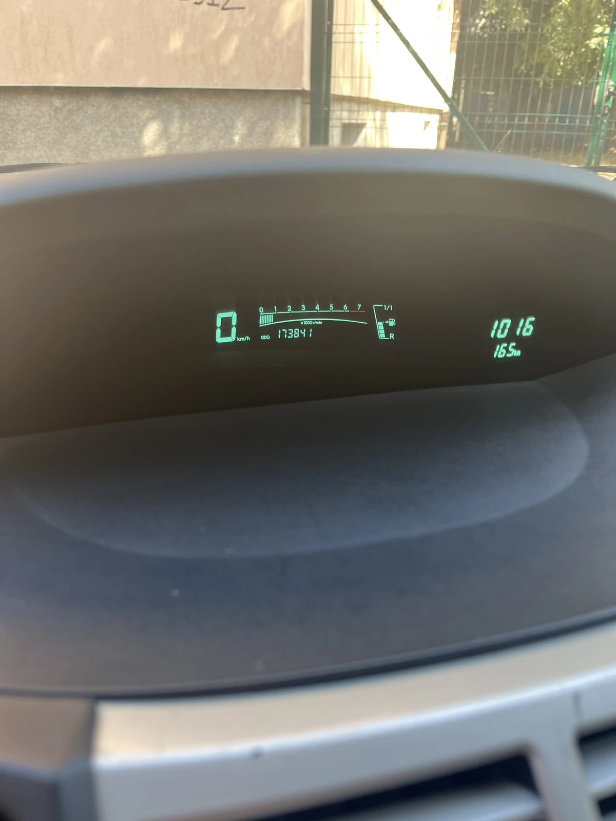 Toyota Yaris 1.0VVT - изображение 8