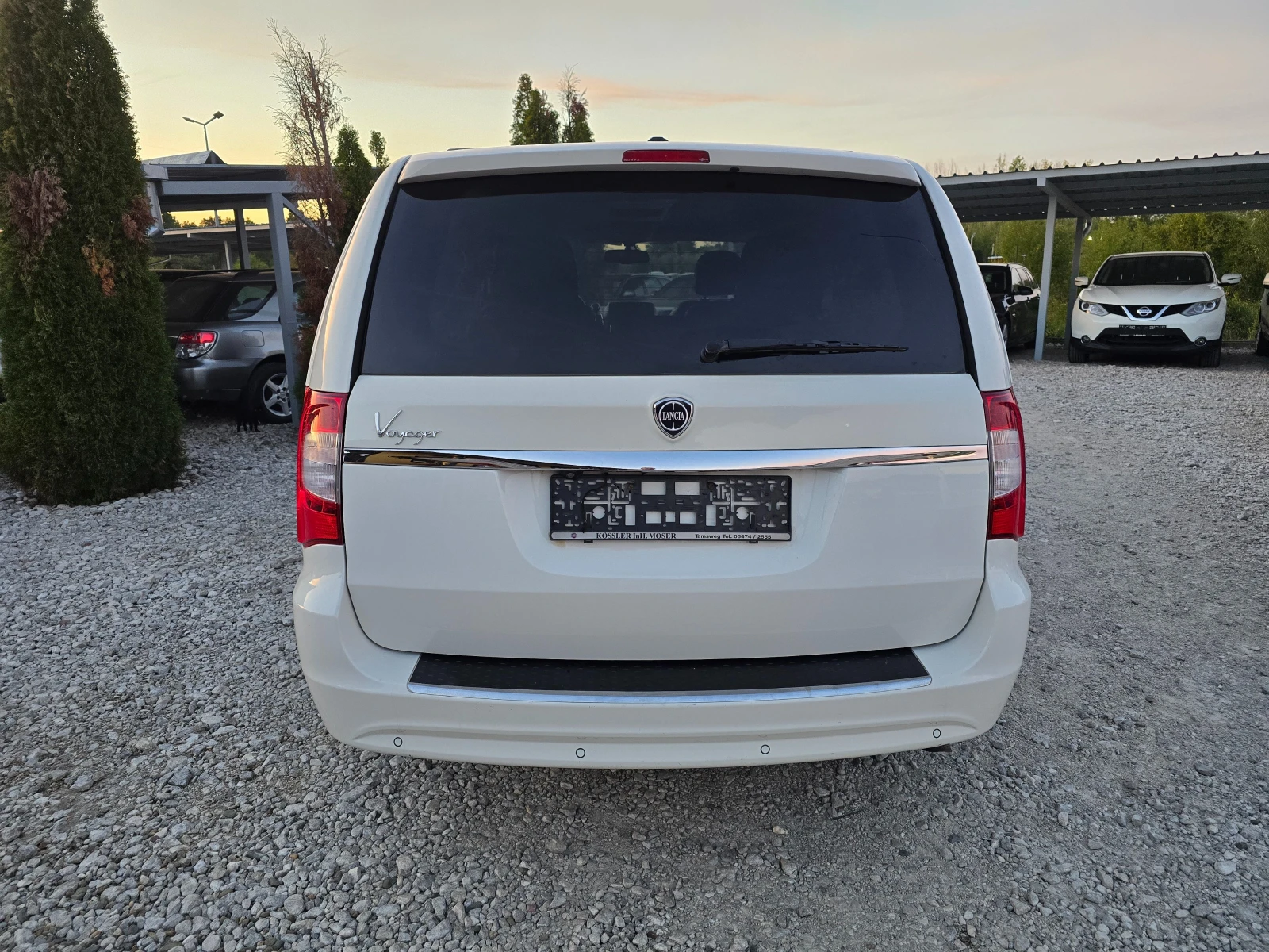 Lancia Voyager 2.8 D 7 МЕСТА !! АВТОМАТ !! НАВИ !! - изображение 4