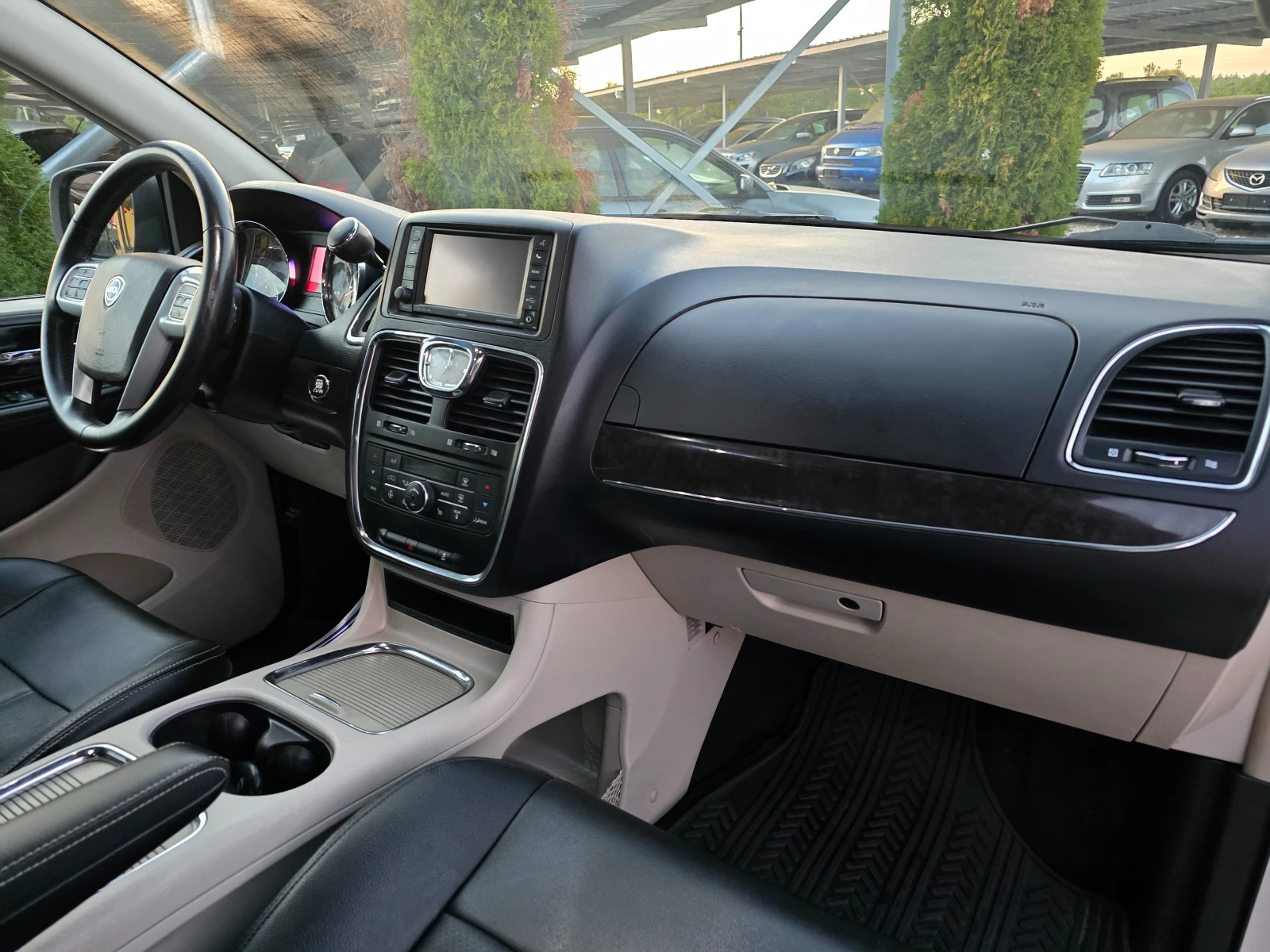 Lancia Voyager 2.8 D 7 МЕСТА !! АВТОМАТ !! НАВИ !! - изображение 9