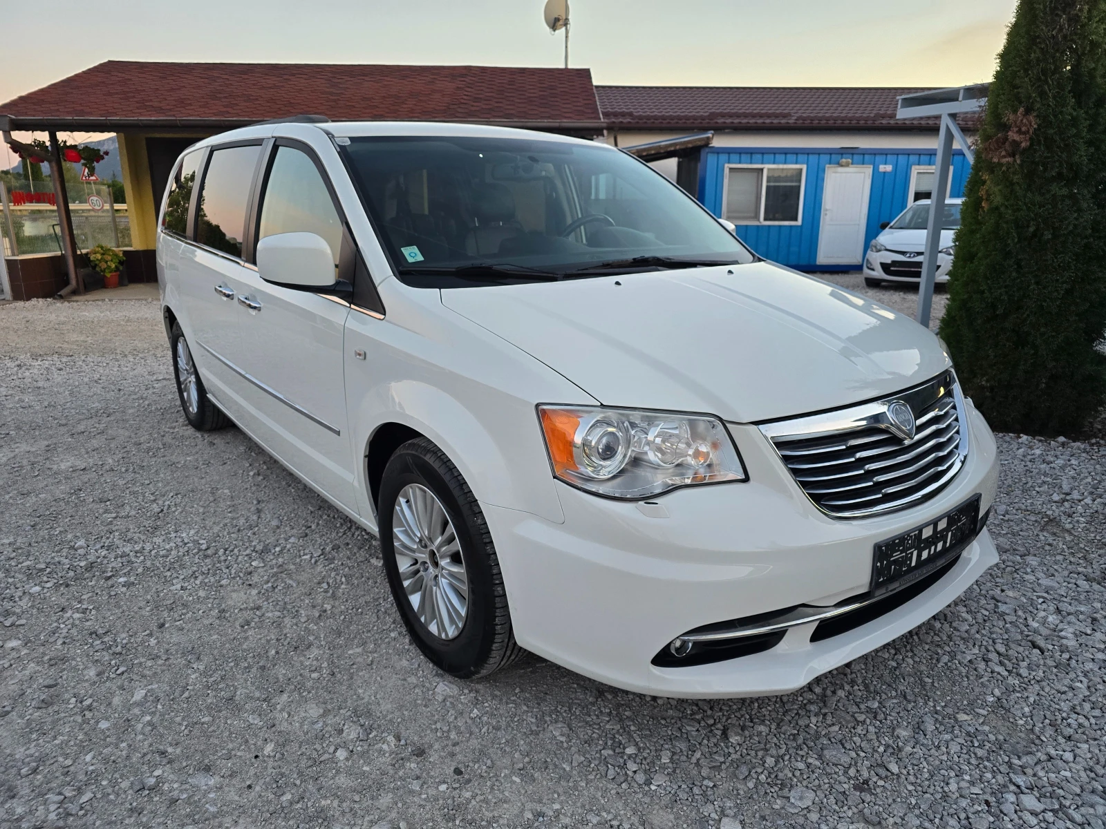 Lancia Voyager 2.8 D 7 МЕСТА !! АВТОМАТ !! НАВИ !! - изображение 7