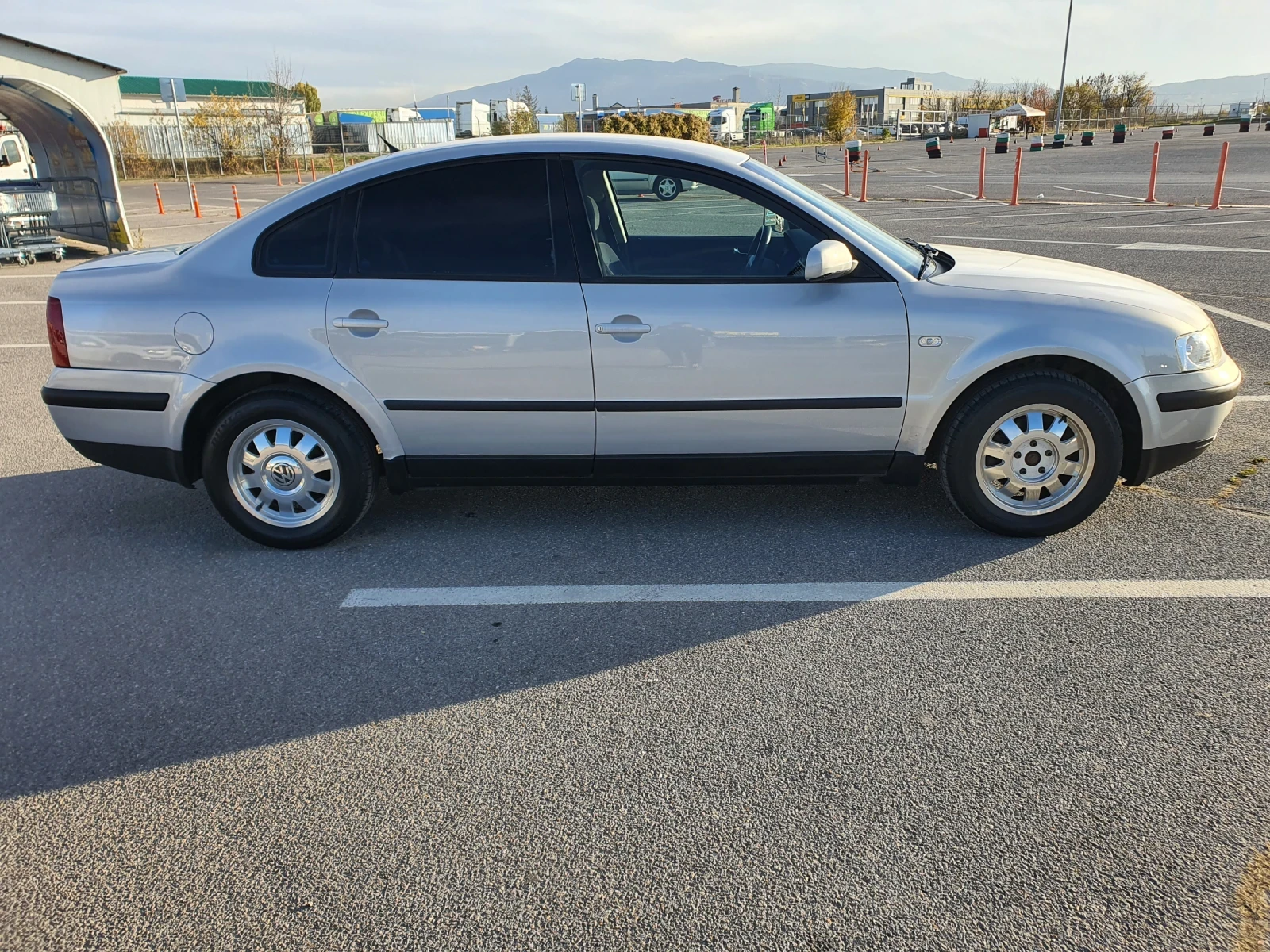 VW Passat 1.6 - изображение 8