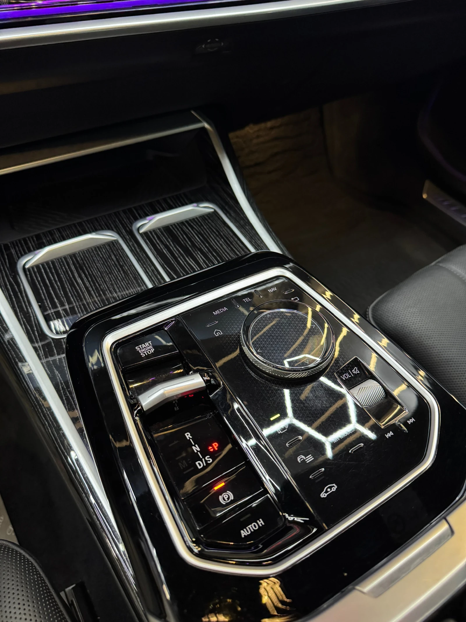 BMW 750 e xDrive * FULL Екстри* B&W* ПАНОРАМА* M PACKET*  - изображение 8