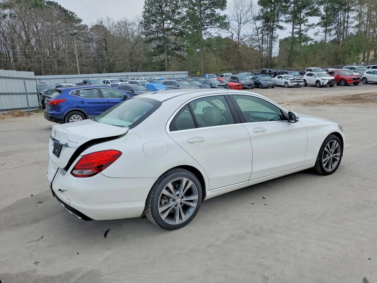 Mercedes-Benz C 300 2.0 TURBO 4 MATIC CARPLAY БЯЛА КОЖА CAM ASSIST LED - изображение 3