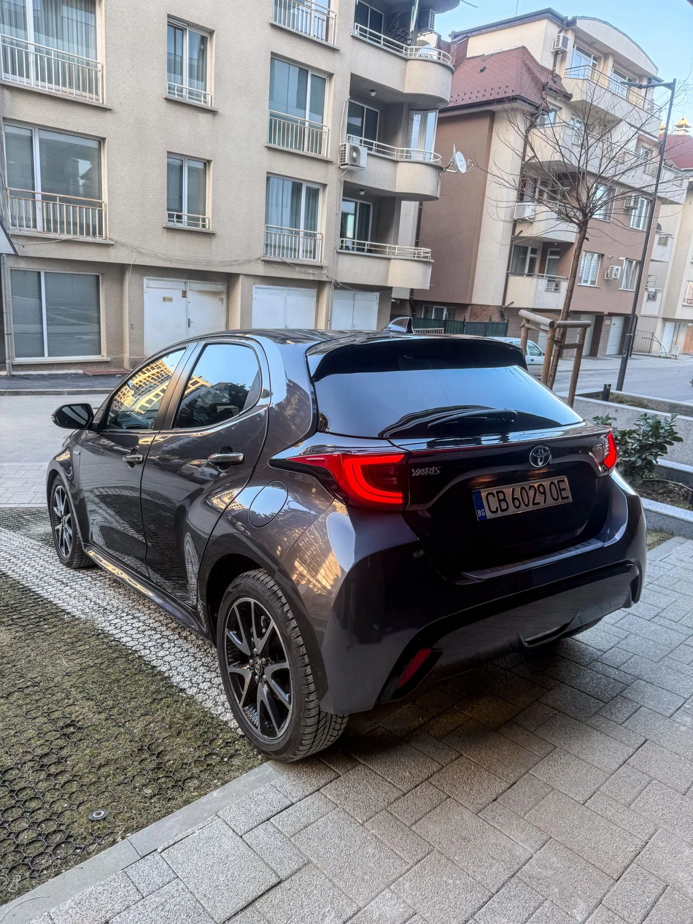 Toyota Yaris 1.5 hybrid, снимка 4 - Автомобили и джипове - 53841644