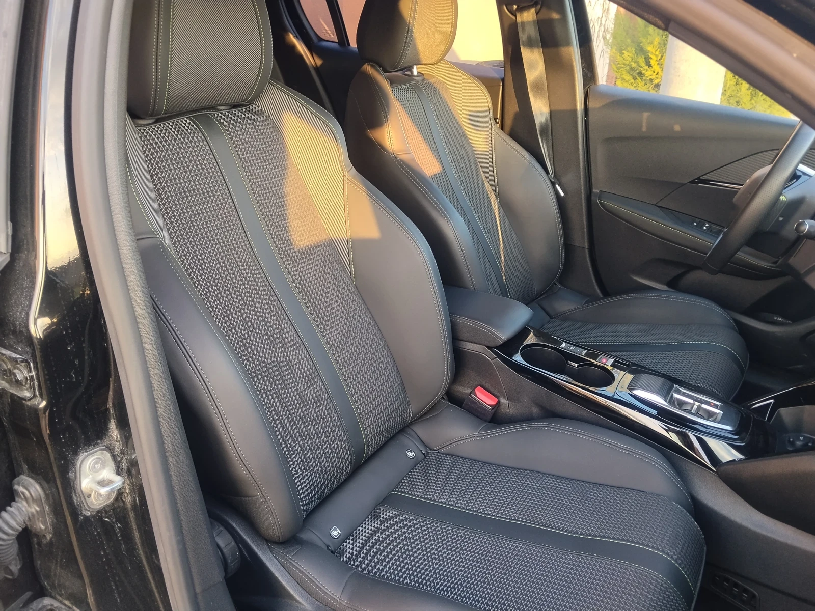 Peugeot 208 GT, снимка 8 - Автомобили и джипове - 53891245