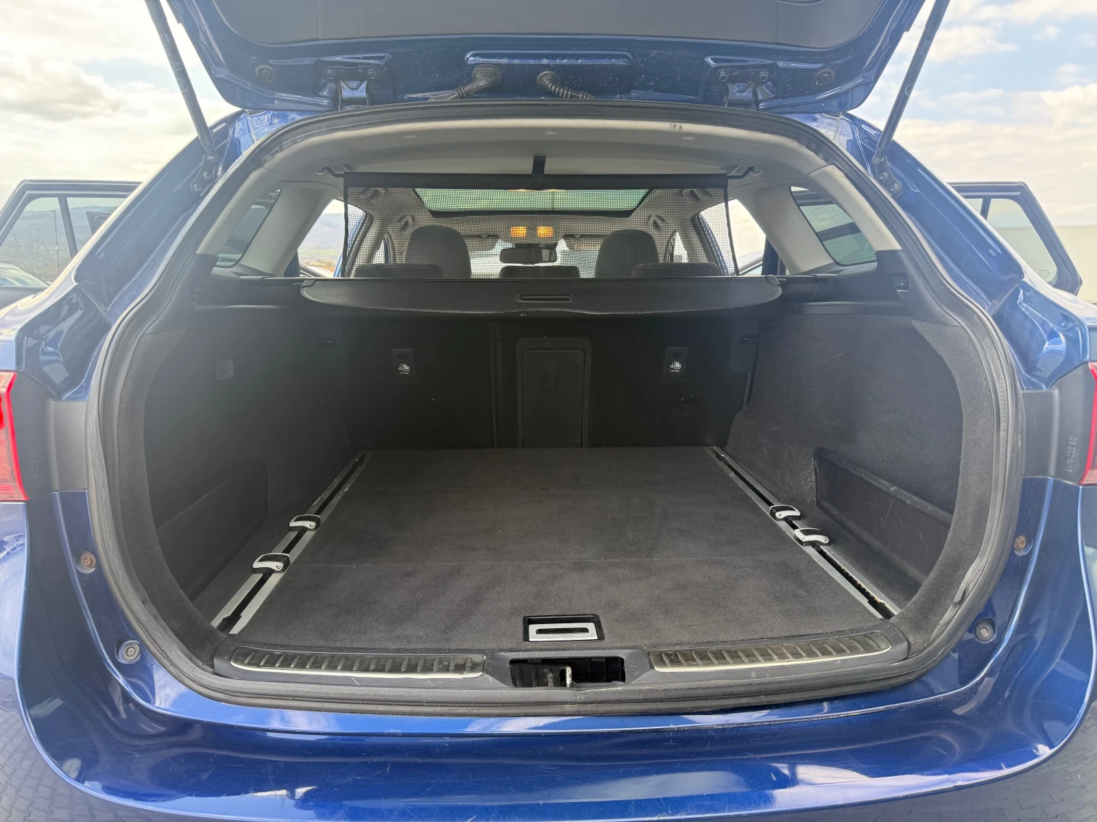 Toyota Avensis 1.6d4d Собствен лизинг !!!, снимка 14 - Автомобили и джипове - 54068557