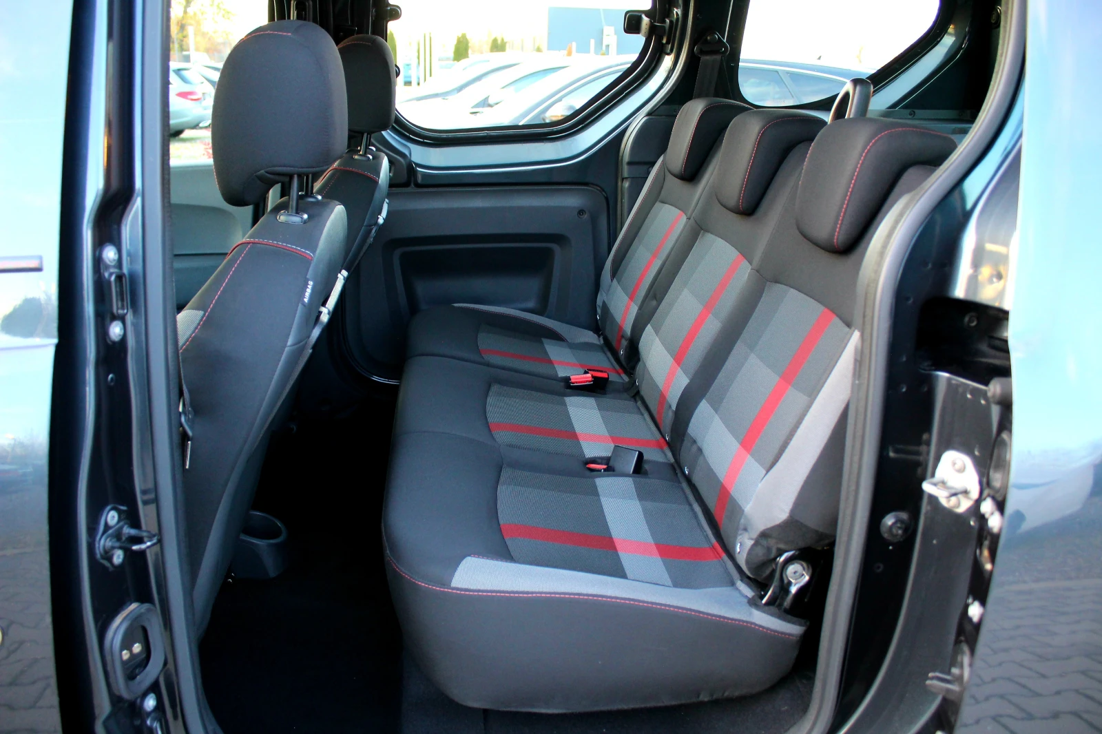 Dacia Dokker STEPWAY 1.5DCi* EURO 6D* СОБСТВЕН ЛИЗИНГ, снимка 13 - Автомобили и джипове - 54115669