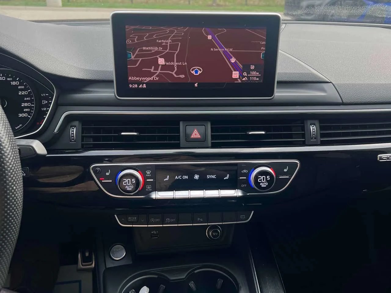 Audi A5 Progressiv/360/ПАНОРАМА/ВТОРИ ГУМИ И ДЖАНТИ, снимка 9 - Автомобили и джипове - 54240944