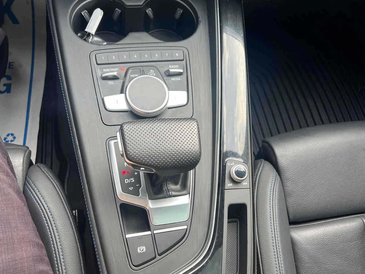 Audi A5 Progressiv/360/ПАНОРАМА/ВТОРИ ГУМИ И ДЖАНТИ, снимка 10 - Автомобили и джипове - 54240944