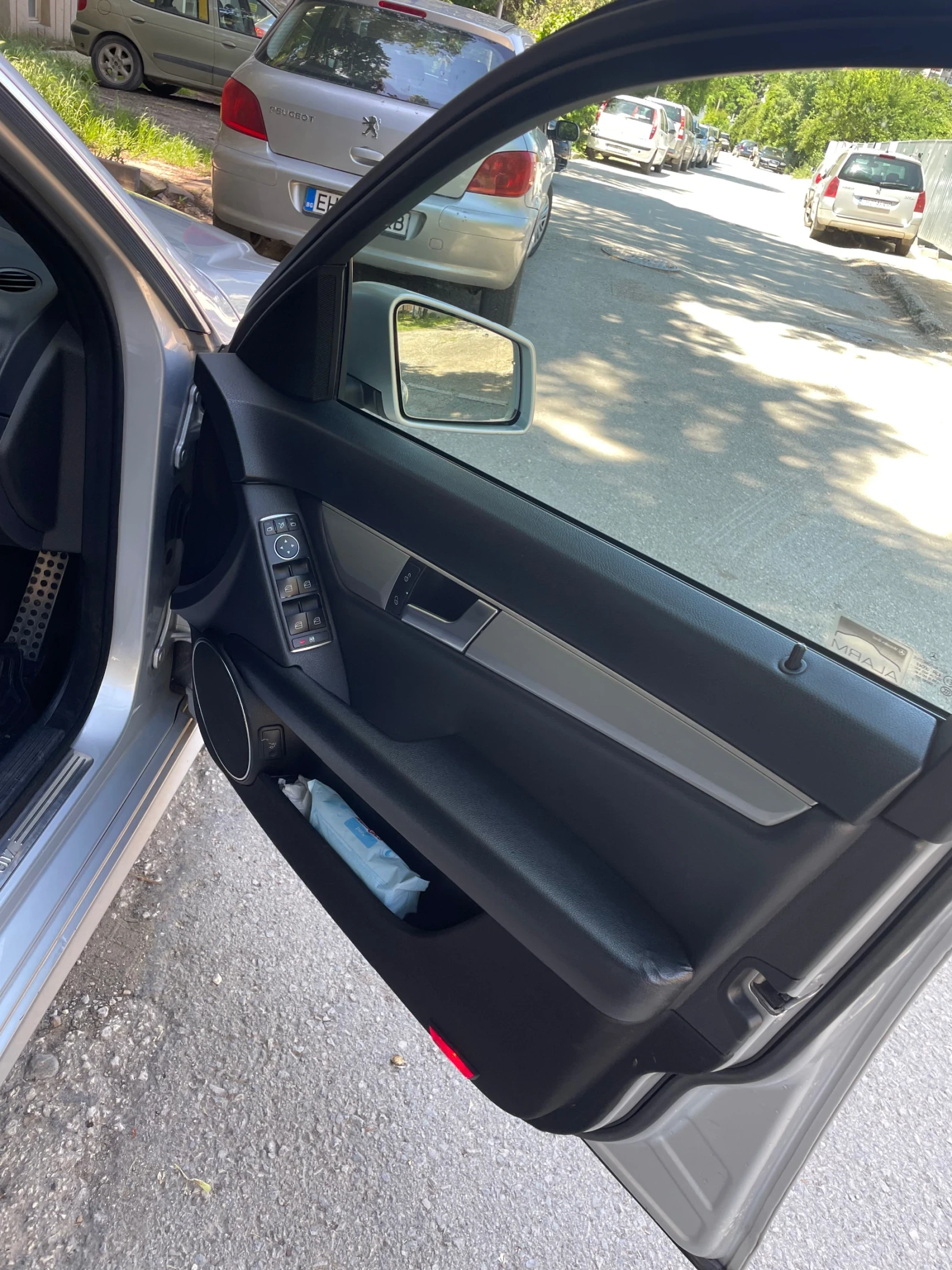 Mercedes-Benz C 220, снимка 10 - Автомобили и джипове - 54710836