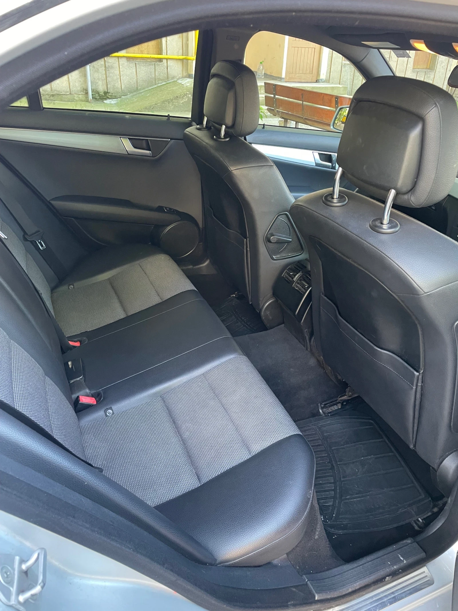 Mercedes-Benz C 220, снимка 9 - Автомобили и джипове - 54710836