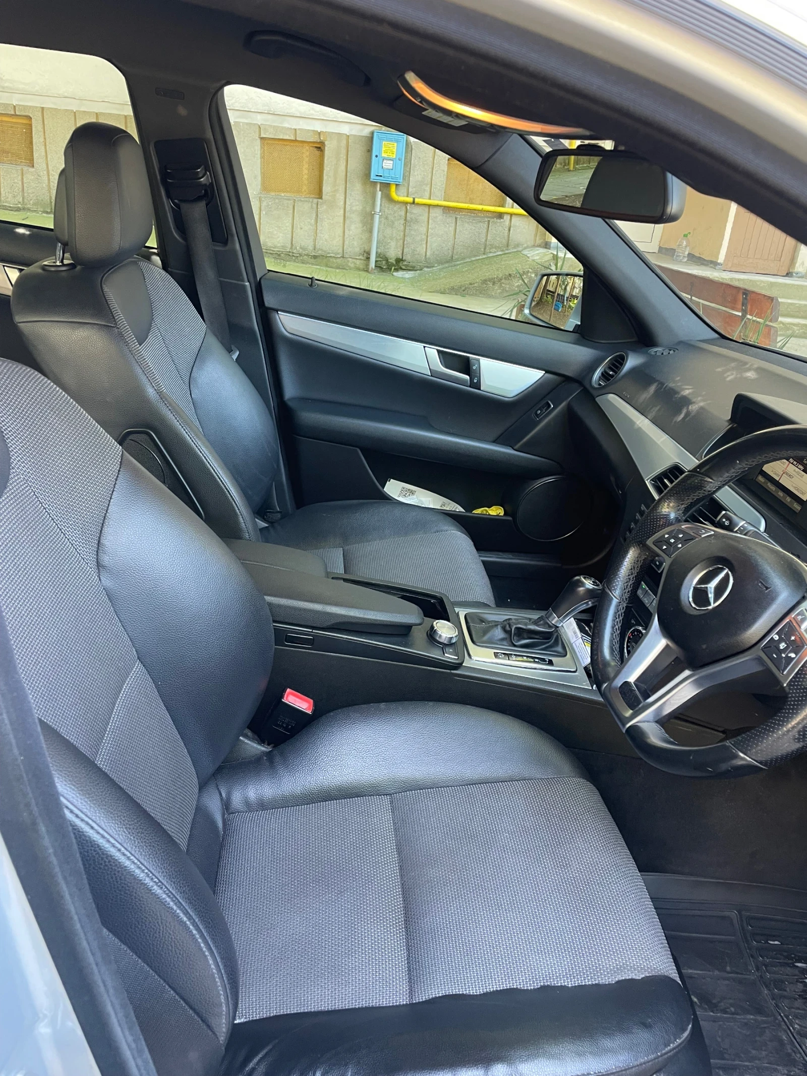 Mercedes-Benz C 220, снимка 8 - Автомобили и джипове - 54710836