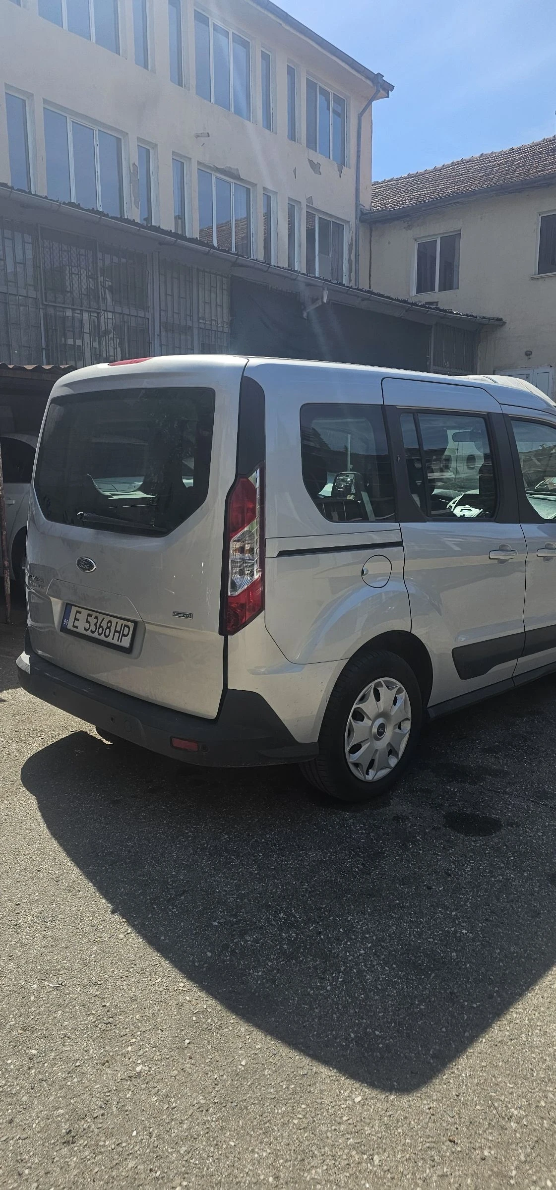 Ford Tourneo Connect 1.6i Avtomat, снимка 4 - Автомобили и джипове - 54907804
