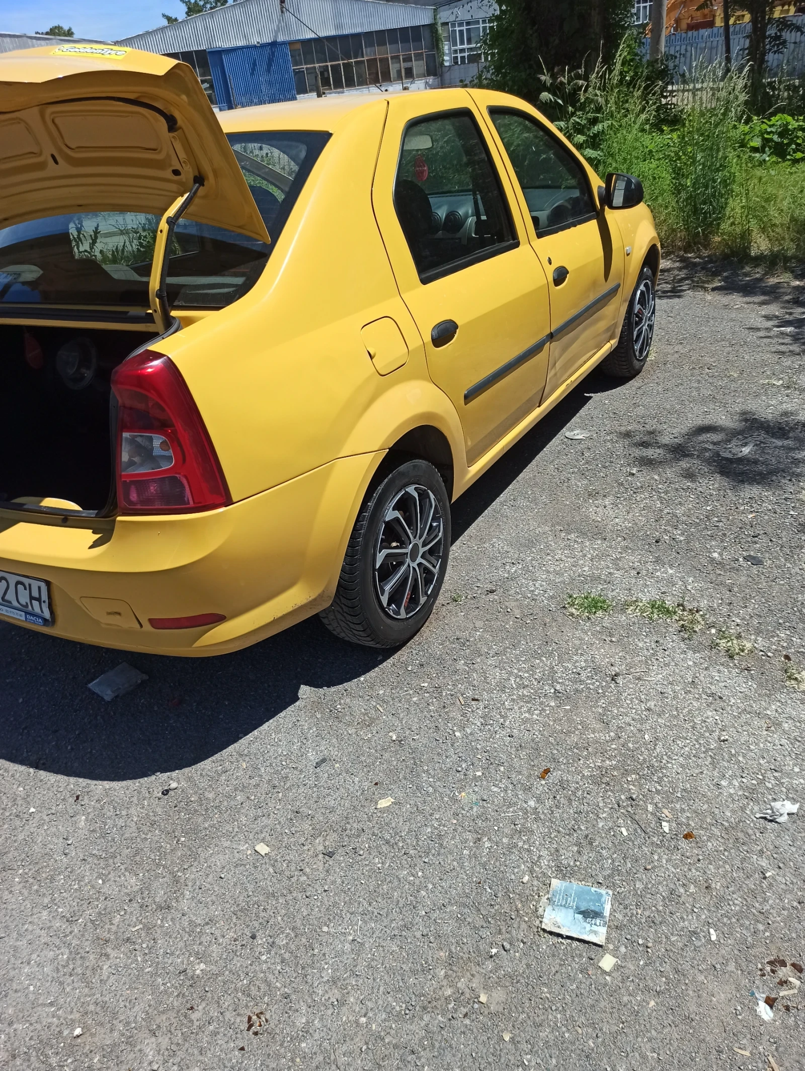 Dacia Logan, снимка 3 - Автомобили и джипове - 54910037