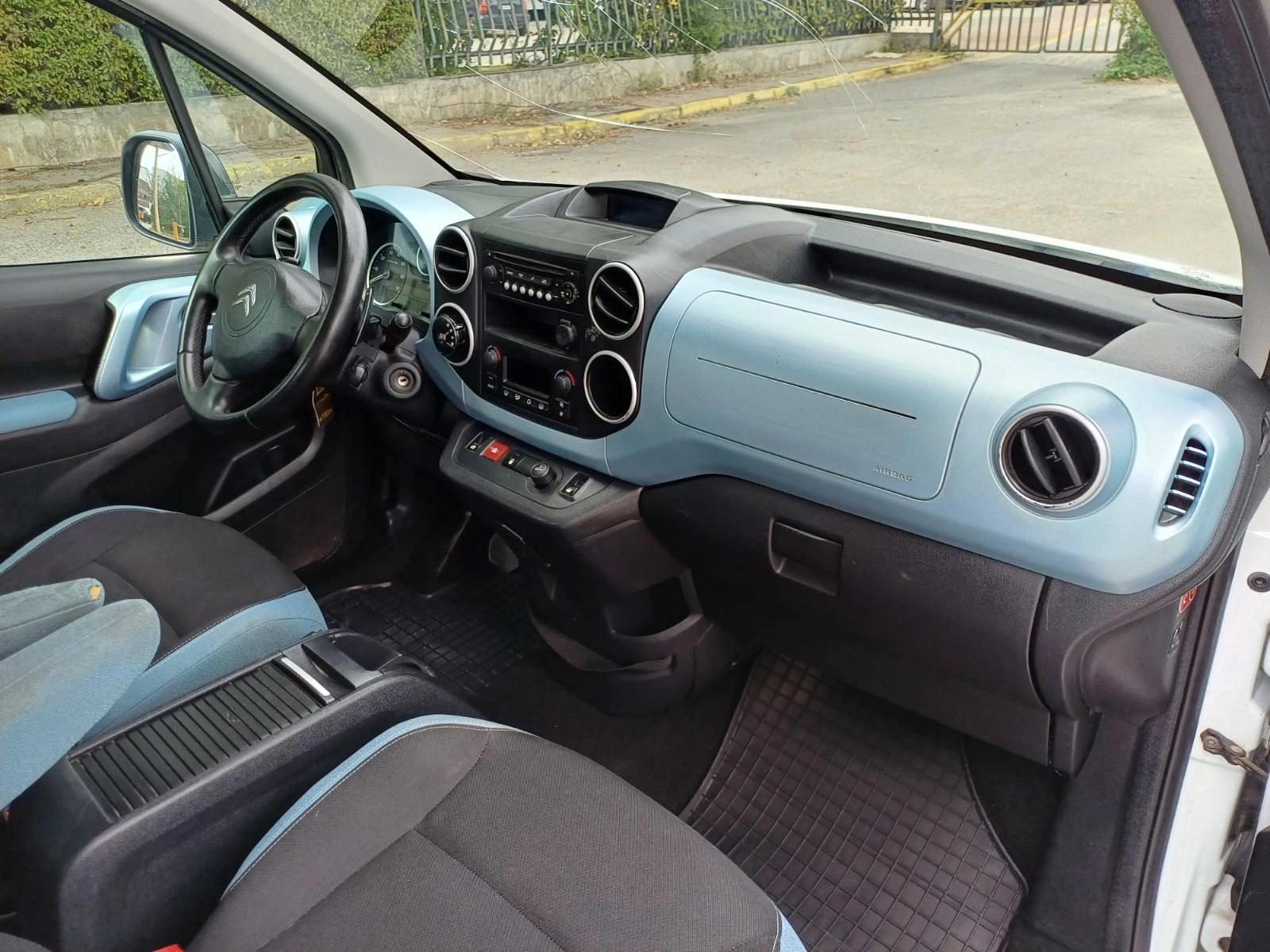 Citroen Berlingo 1.6eHDi Tendance, снимка 13 - Автомобили и джипове - 56165379