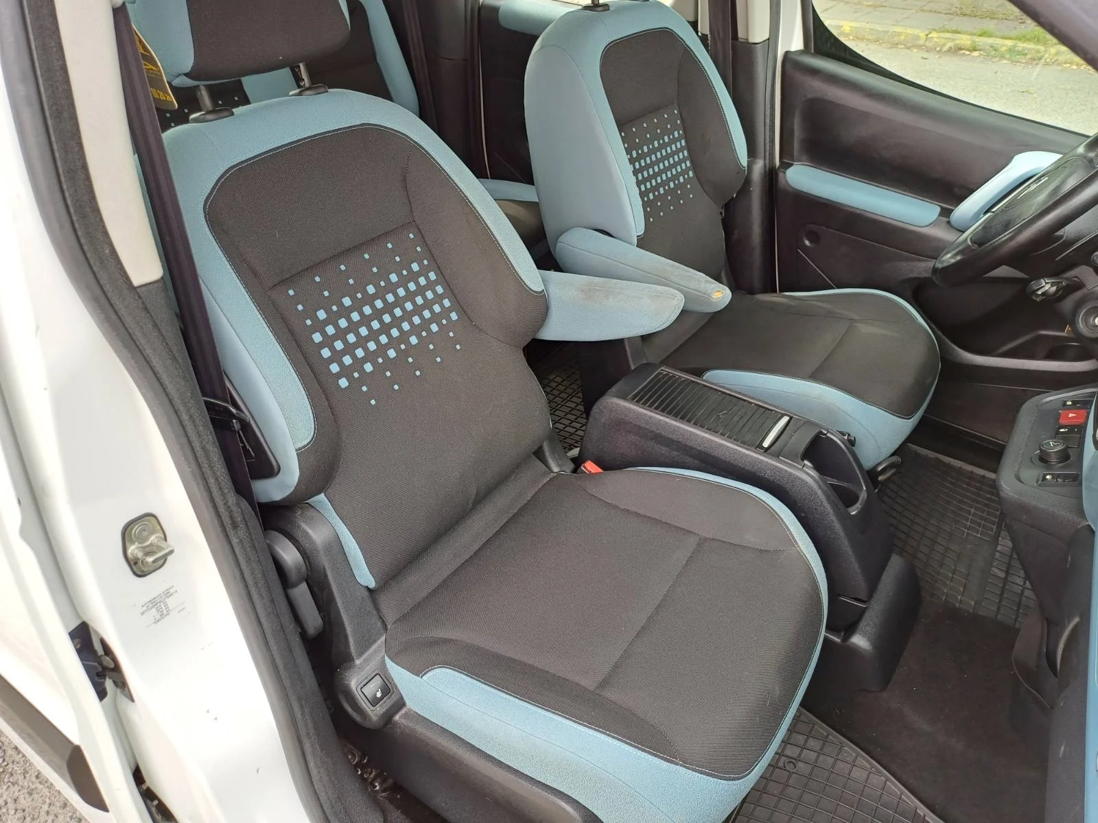 Citroen Berlingo 1.6eHDi Tendance, снимка 14 - Автомобили и джипове - 56165379