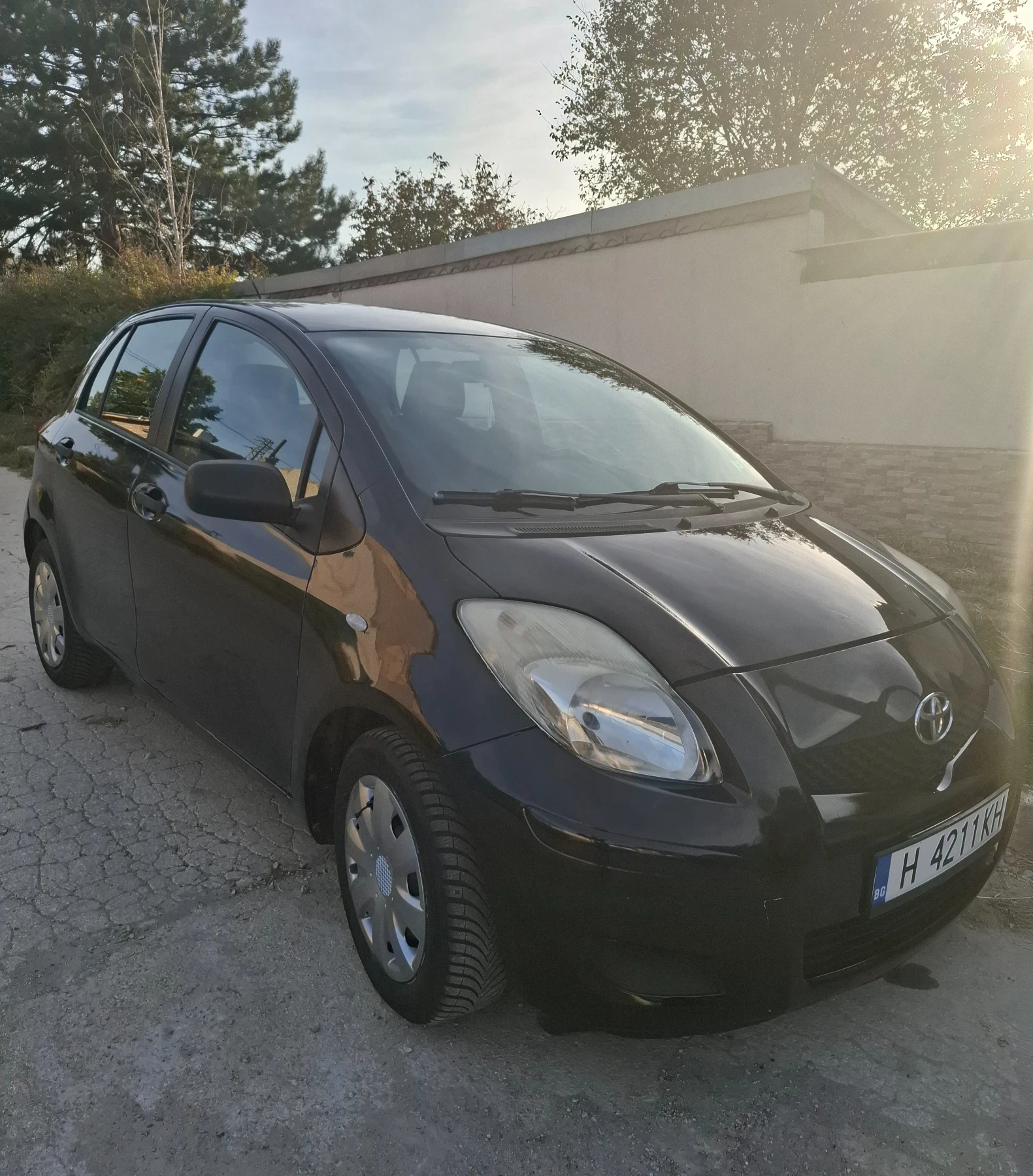 Toyota Yaris 1.0i* FACE* , снимка 9 - Автомобили и джипове - 56437207