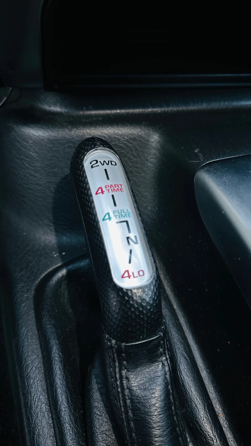 Jeep Cherokee Liberty 2.8crdi автоматик 4х4 Италия, снимка 15 - Автомобили и джипове - 52147117