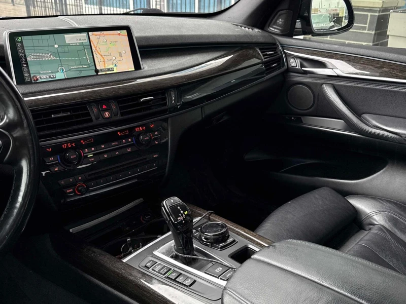 BMW X5 HeadUp* harman kardon* Вакум* пано, снимка 8 - Автомобили и джипове - 52364449