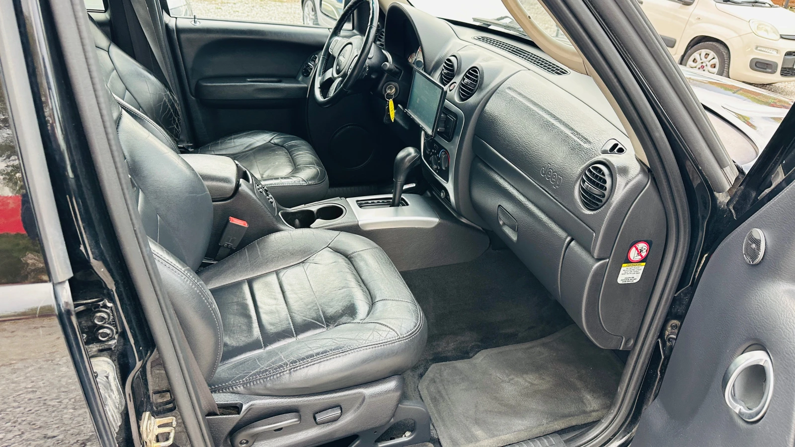 Jeep Cherokee 2.8crdi автоматик 4х4 Италия - изображение 9