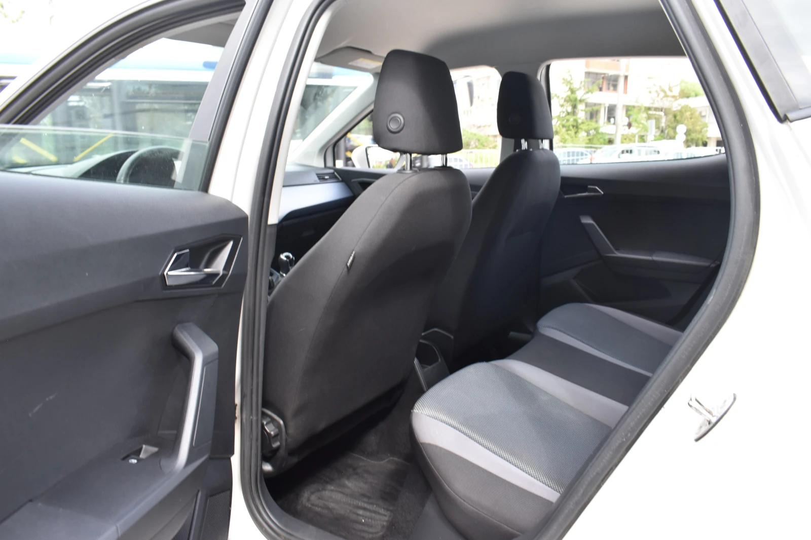 Seat Arona 1.6TDI* NAVY, снимка 10 - Автомобили и джипове - 54618238