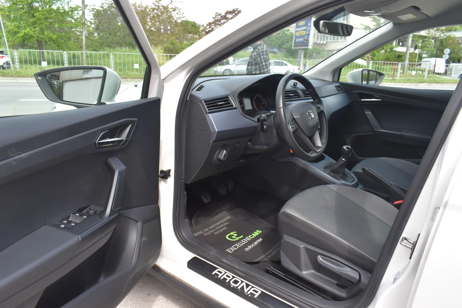 Seat Arona 1.6TDI* NAVY, снимка 8 - Автомобили и джипове - 54618238