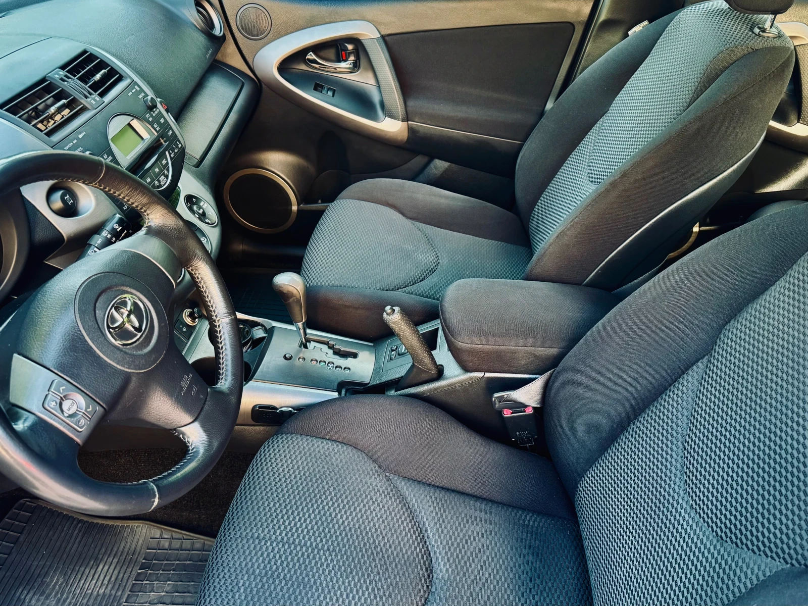Toyota Rav4 2.0vvt  4x4 AUTOMATIC , снимка 6 - Автомобили и джипове - 55656418