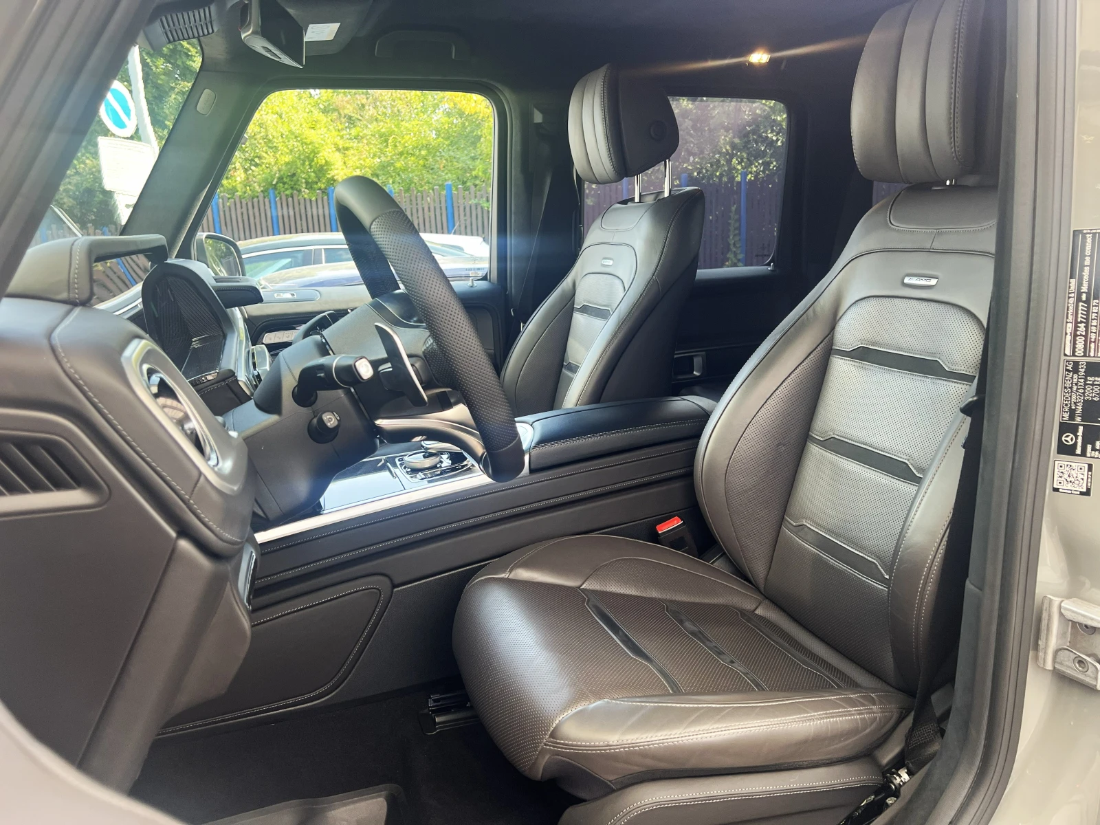 Mercedes-Benz G 63 AMG NIGHT / MANUFAKTUR / BURM / MULTIBEAM / 360 / , снимка 9 - Автомобили и джипове - 55800543