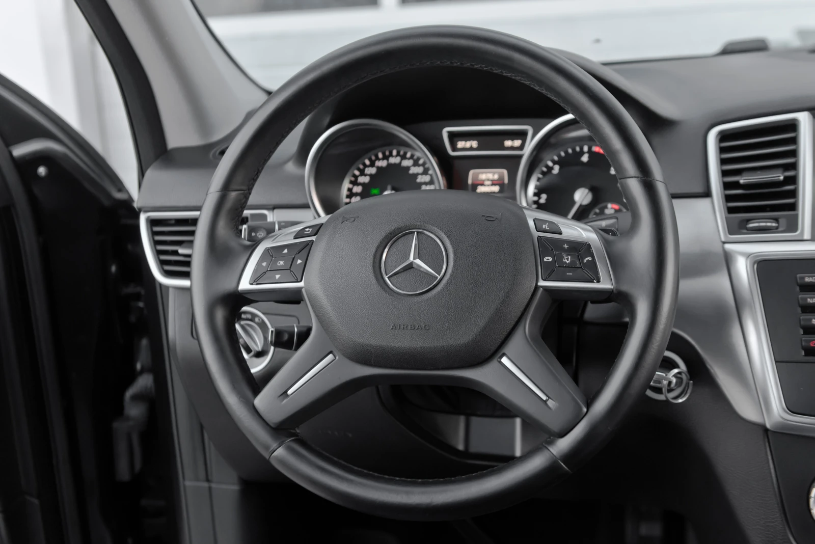 Mercedes-Benz ML 350 CDI* AMG* , снимка 12 - Автомобили и джипове - 56254015