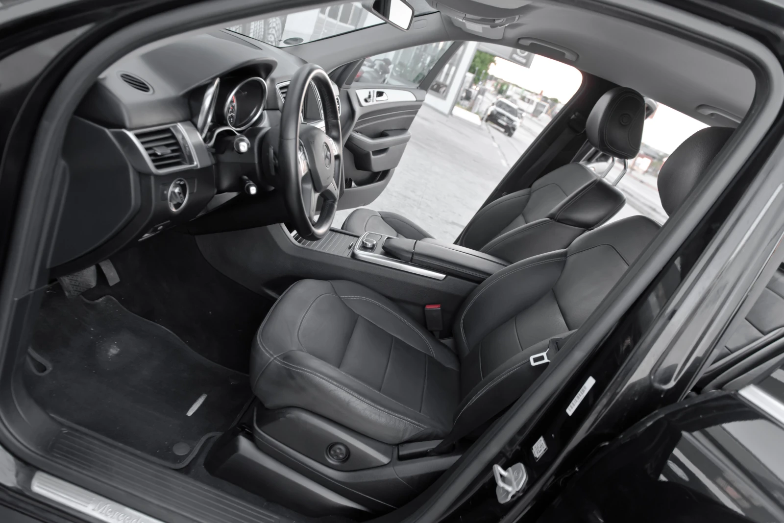 Mercedes-Benz ML 350 CDI* AMG* , снимка 7 - Автомобили и джипове - 56254015