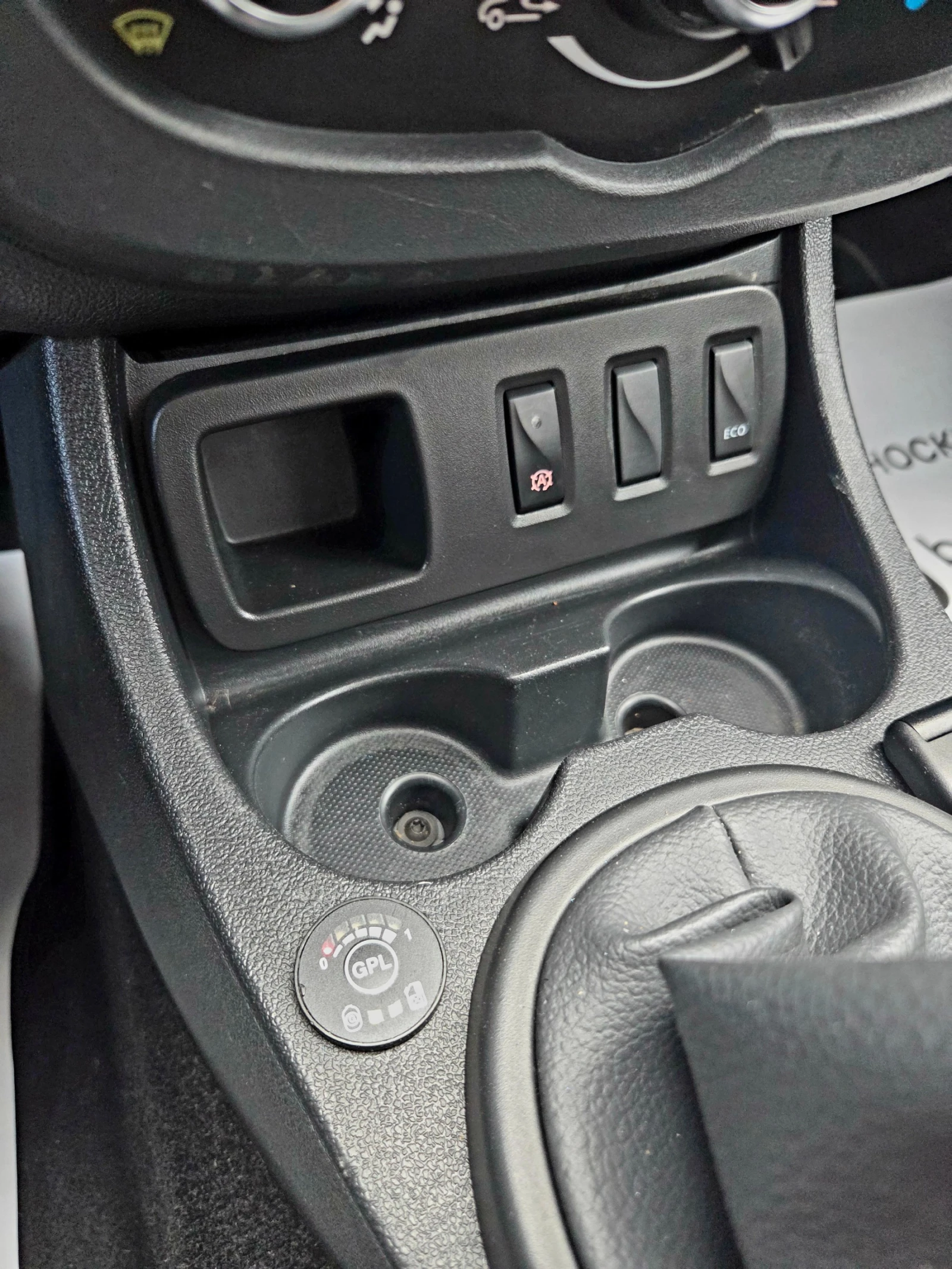 Dacia Duster 1, 6  ГАЗ  УНИКАТ, снимка 17 - Автомобили и джипове - 56612106