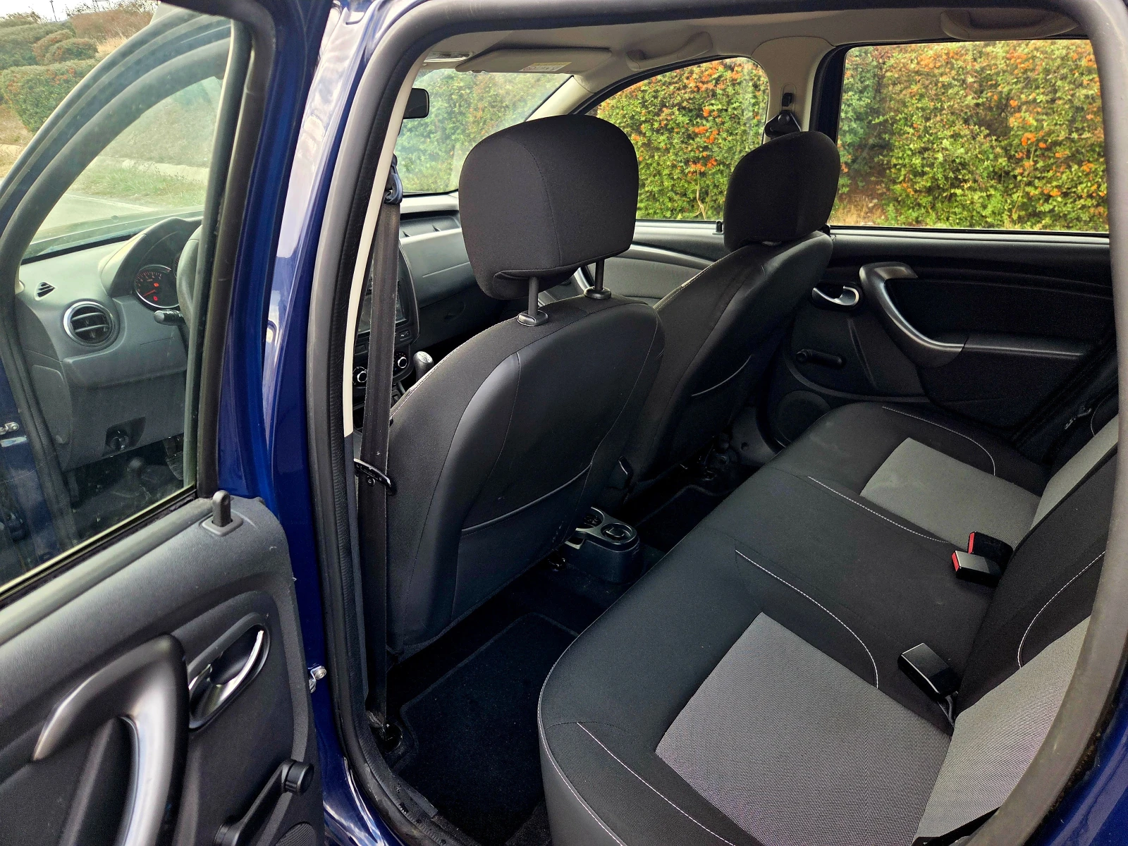 Dacia Duster 1, 6  ГАЗ  УНИКАТ, снимка 11 - Автомобили и джипове - 56612106