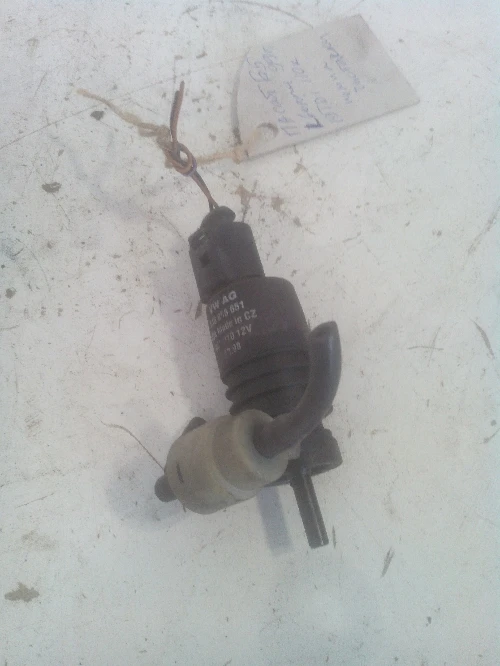 Помпа чистачки Фолксваген Пасат Б5