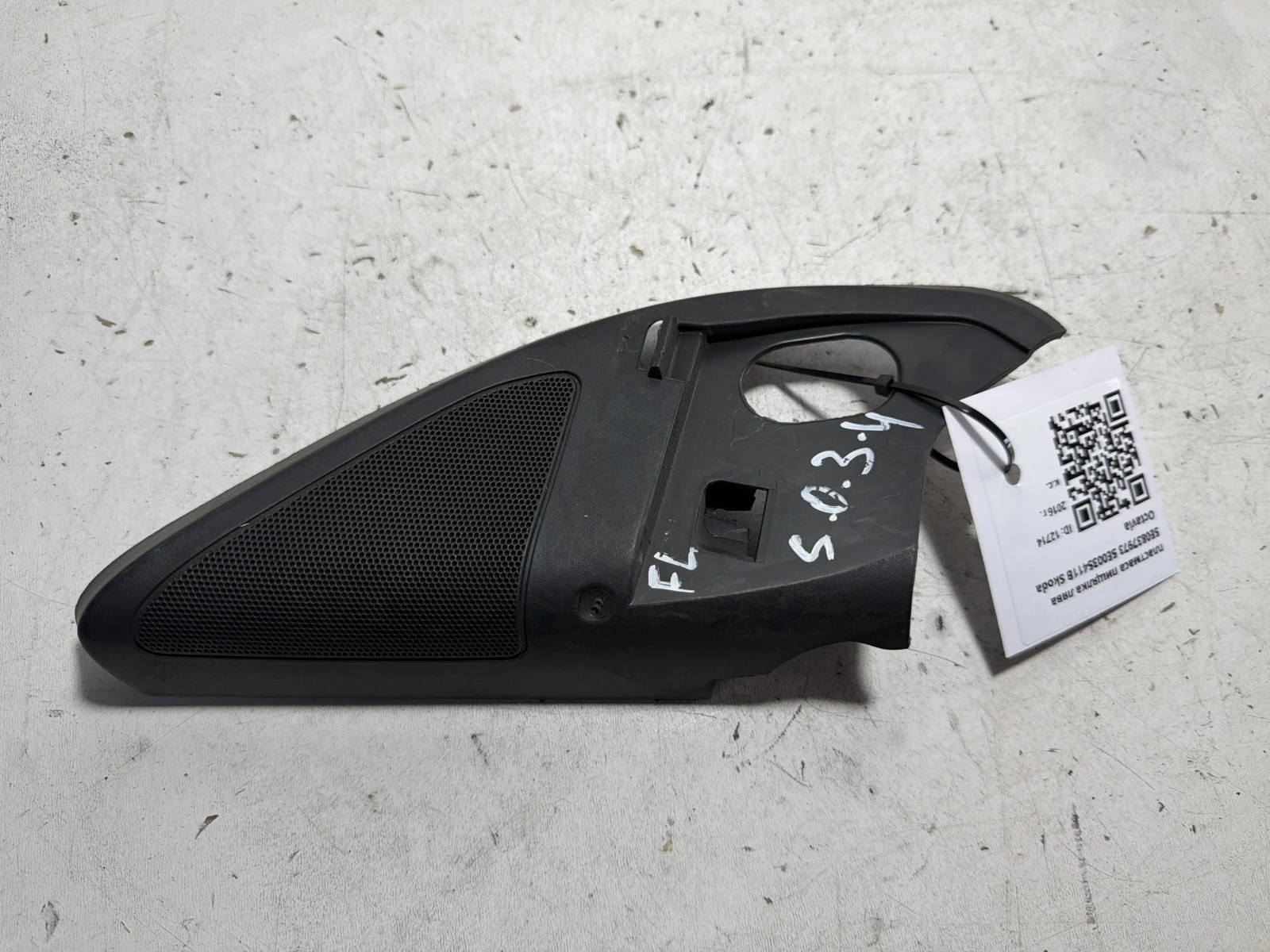 пластмаса пищялка лява 5E0837973 5E0035411B Skoda Octavia