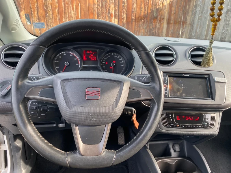 Seat Ibiza 1.4, снимка 10 - Автомобили и джипове - 52251152