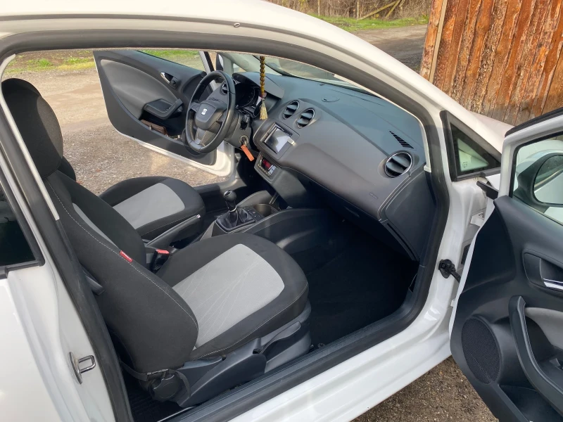 Seat Ibiza 1.4, снимка 13 - Автомобили и джипове - 52251152