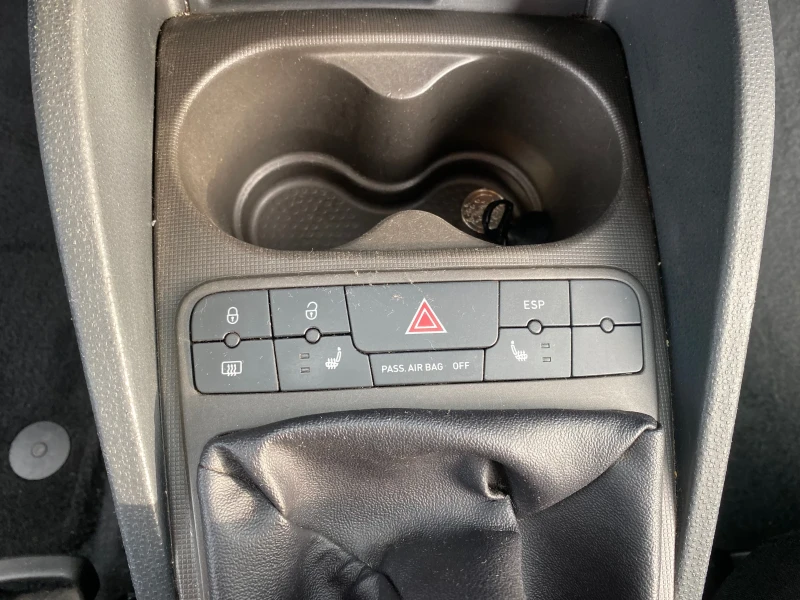 Seat Ibiza 1.4, снимка 12 - Автомобили и джипове - 52251152