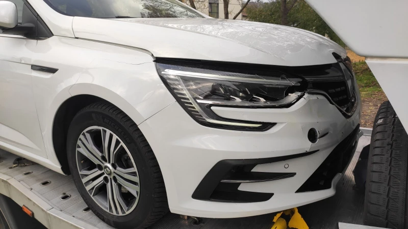 Renault Megane 1.5 dci, снимка 3 - Автомобили и джипове - 52367270