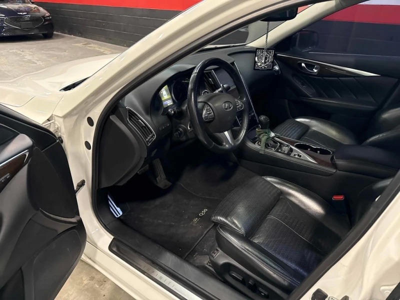 Infiniti Q50 * Red Sport 400 * CARFAX * БЕЗ ПЪРВОНАЧАЛНА ВНОСКА, снимка 5 - Автомобили и джипове - 52908357