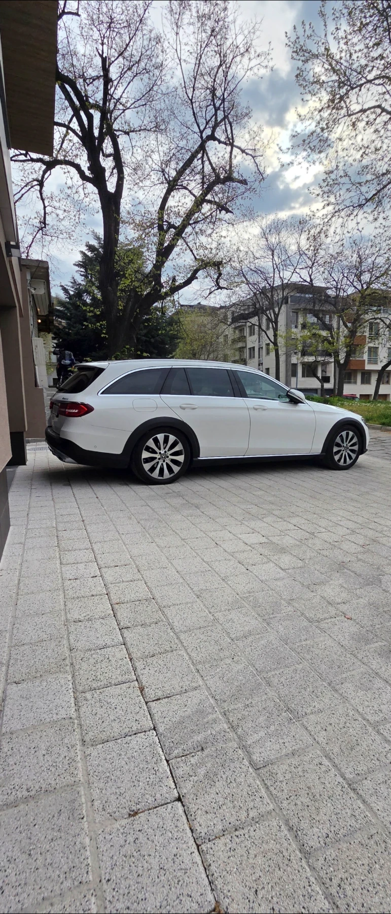 Mercedes-Benz E 220 Allterein E220 4MATIC , снимка 4 - Автомобили и джипове - 54997034