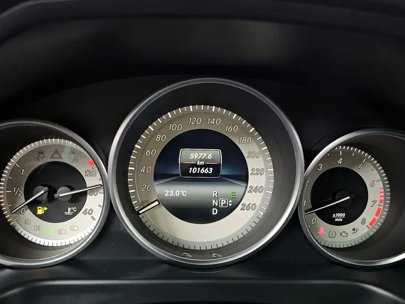 Mercedes-Benz E 300 4Matic Avantgarde - САМО 30% АВАНС, снимка 8 - Автомобили и джипове - 56002495