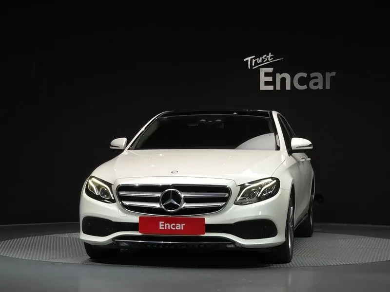 Mercedes-Benz E 300 4MATIC - САМО 30% АВАНС, снимка 3 - Автомобили и джипове - 56266601
