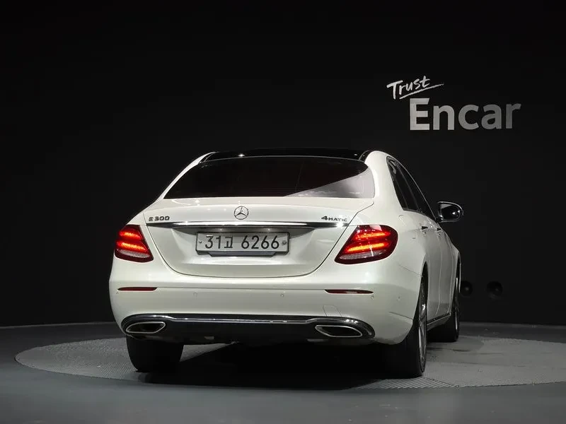 Mercedes-Benz E 300 4MATIC - САМО 30% АВАНС, снимка 4 - Автомобили и джипове - 56266601