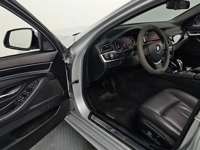 BMW 530 530d xDrive M Aero Dynamic| 258к.с., снимка 11 - Автомобили и джипове - 56289721