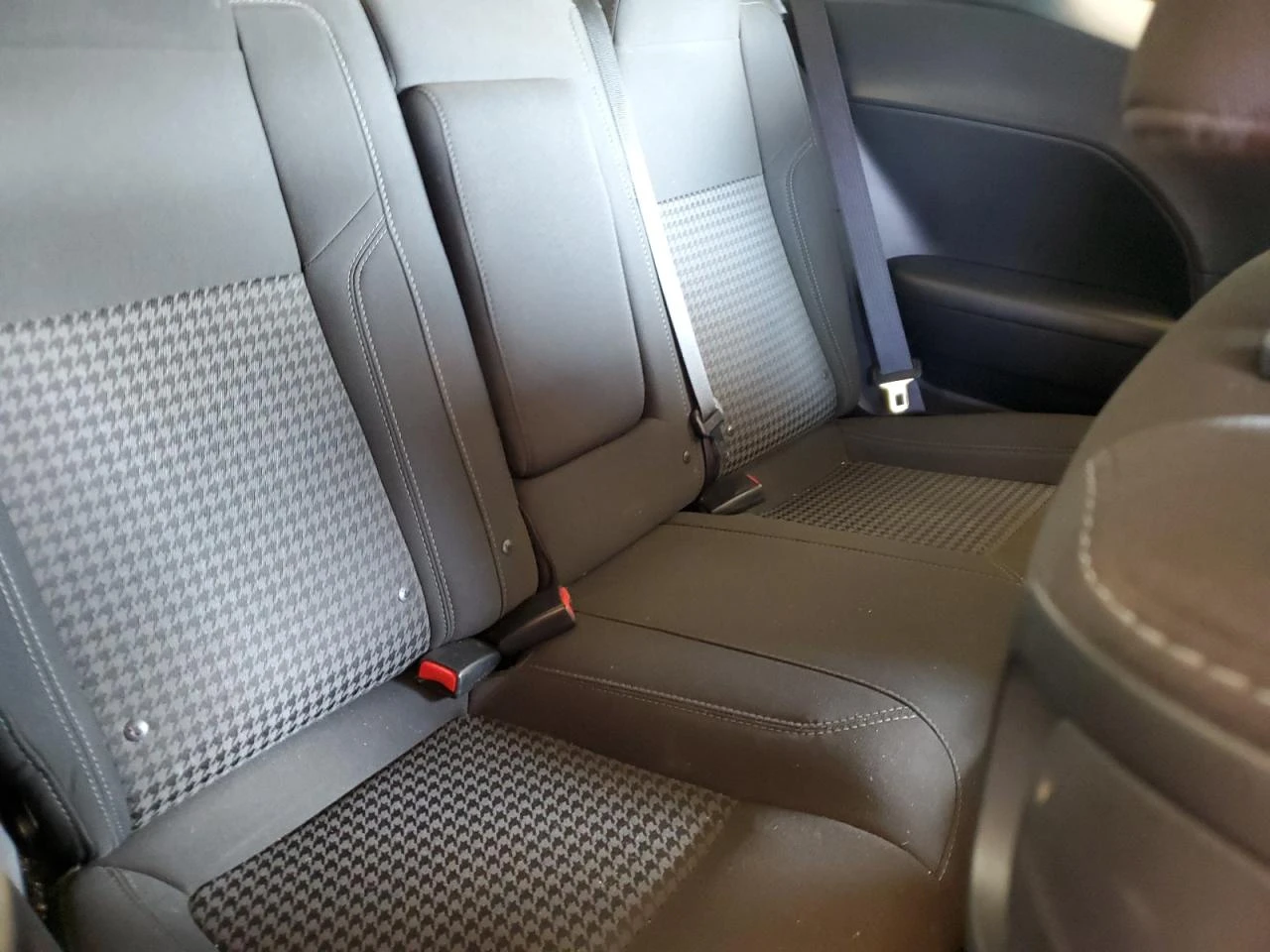 Dodge Challenger SXT - изображение 10